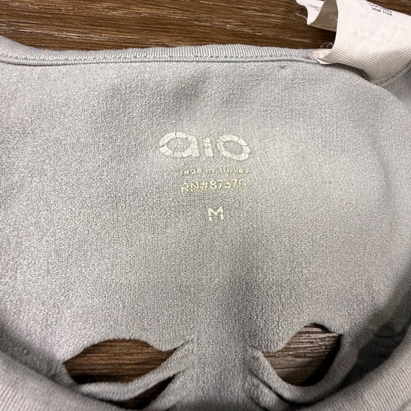 Alo Yoga Women's Vixen Fitted Tank Top Engineered Cut-Out Gray Size M Athletic - Picture 4 of 9